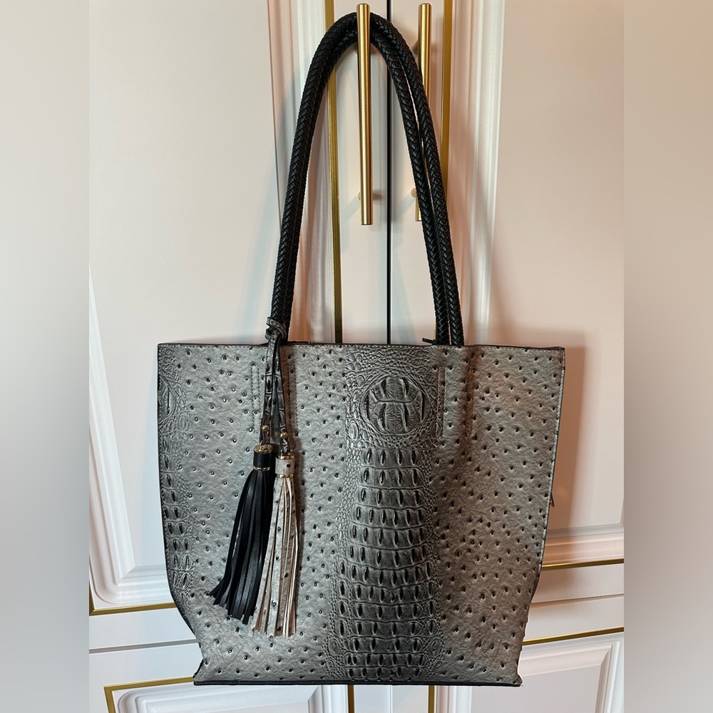 Elegant Gray Ostrich Design Tote Bag